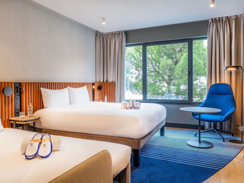 Habitación Superior Deluxe con 1 cama Queen y sofá cama en edificio Deluxe del hotel Novotel Madrid Feria and Airport