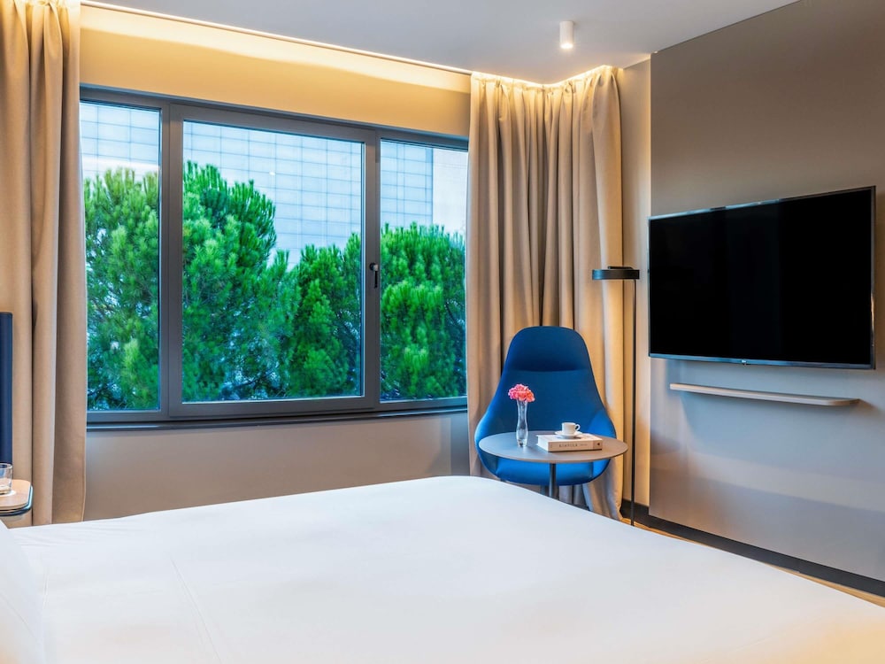 Habitación Executive Deluxe con 1 cama Queen en el edificio Deluxe del hotel Novotel Madrid Feria and Airport. Foto 5