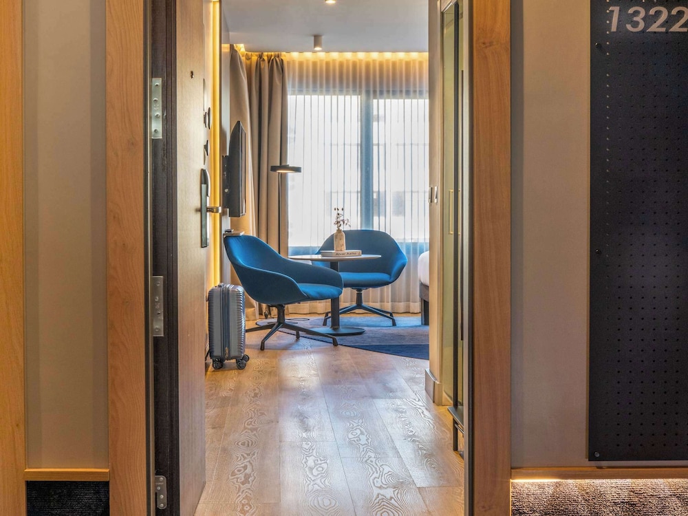 Habitación Executive Deluxe con 1 cama Queen en el edificio Deluxe del hotel Novotel Madrid Campo de las Naciones. Foto 4