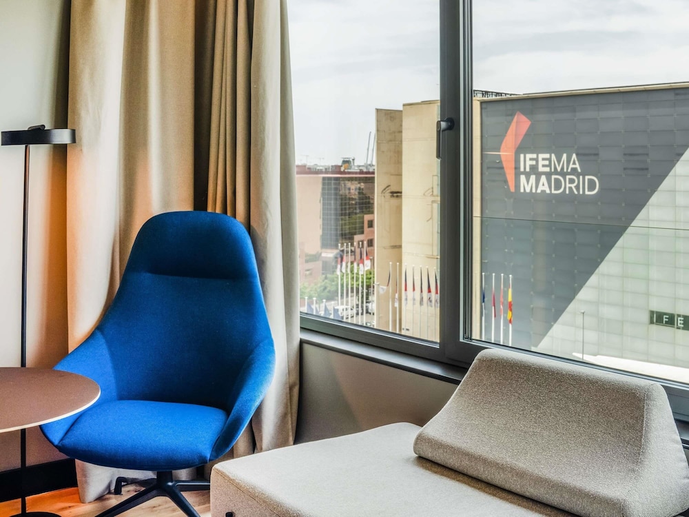 Habitación Superior Deluxe con 1 cama Queen, habitación accesible en el edificio Deluxe del hotel Novotel Madrid Feria and Airport. Foto 10