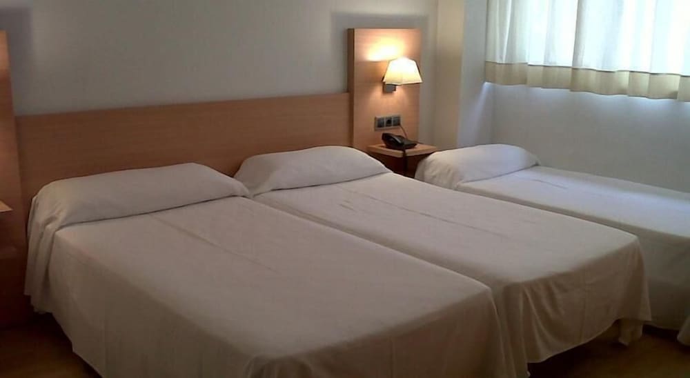 Habitación triple del hotel Bag