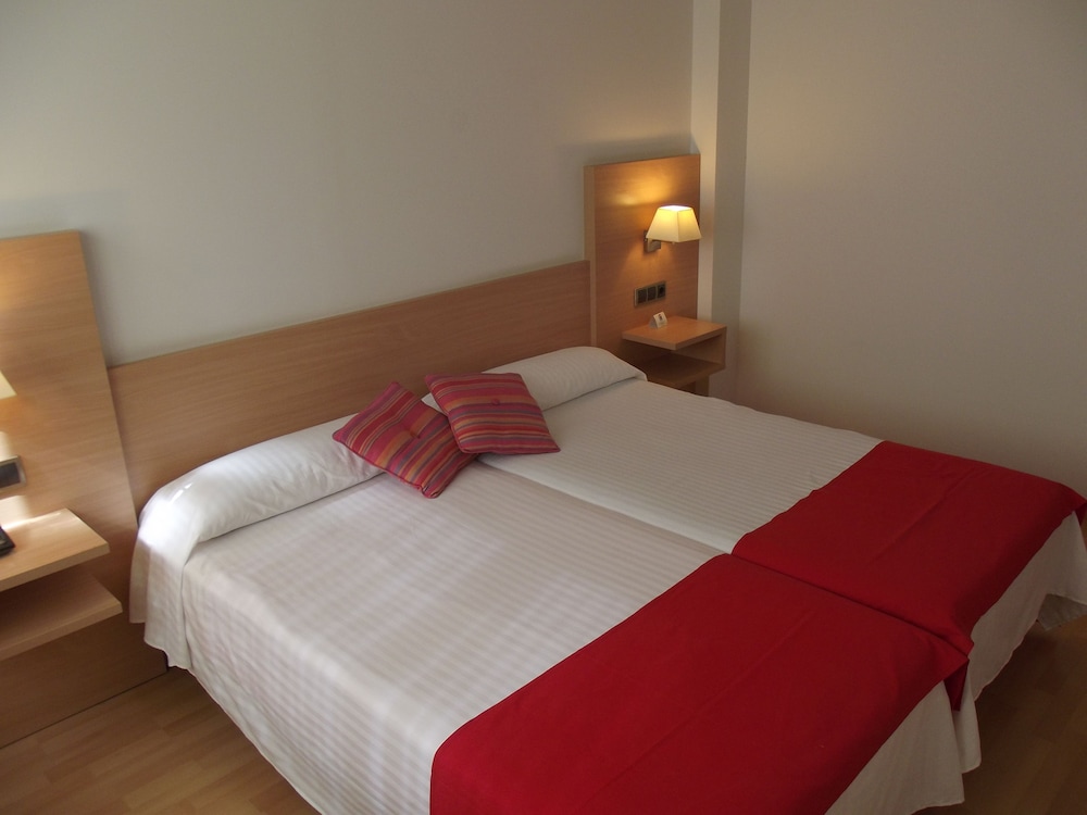 Habitación doble superior, balcón del hotel Bag. Foto 1