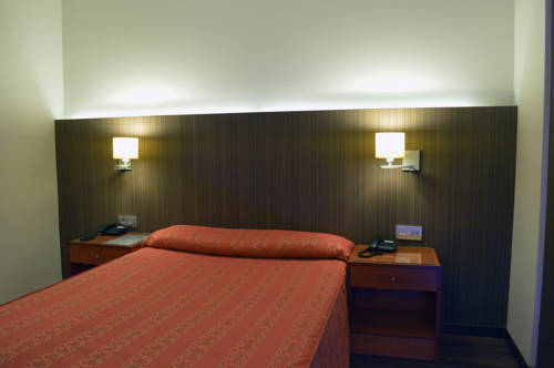 Habitación doble del hotel De Francia Y París. Foto 2