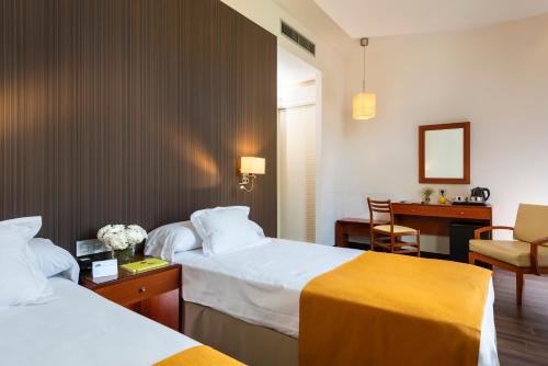 Habitación Doble - 2 camas del hotel De Francia Y París. Foto 5