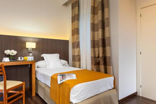 Habitación Individual Pequeña del hotel De Francia Y París. Foto 1