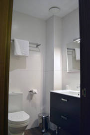 Habitación doble 2 camas del hotel De Francia Y París. Foto 2