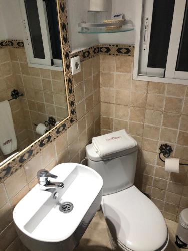 Habitación Doble Económica - 1 o 2 camas del hotel Orfebre Góngora. Foto 19