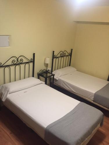Habitación Doble Estándar - 1 o 2 camas del hotel Orfebre Góngora. Foto 14