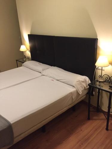 Habitación Doble Estándar - 1 o 2 camas del hotel Orfebre Góngora. Foto 16