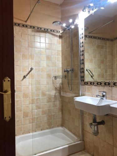 Habitación Doble Estándar - 1 o 2 camas del hotel Orfebre Góngora. Foto 23