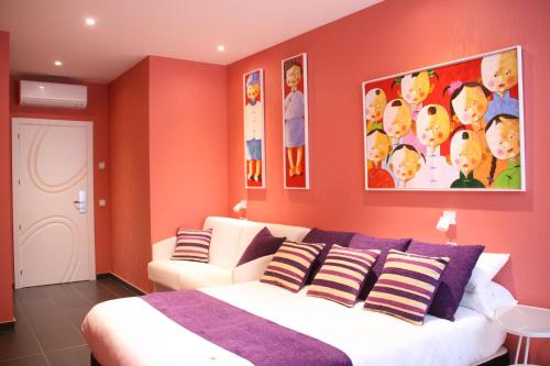 Habitación Triple Deluxe del hotel Indiana. Foto 9