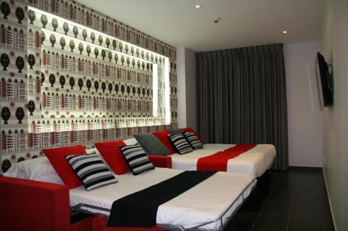 Habitación Triple Deluxe del hotel Indiana. Foto 11