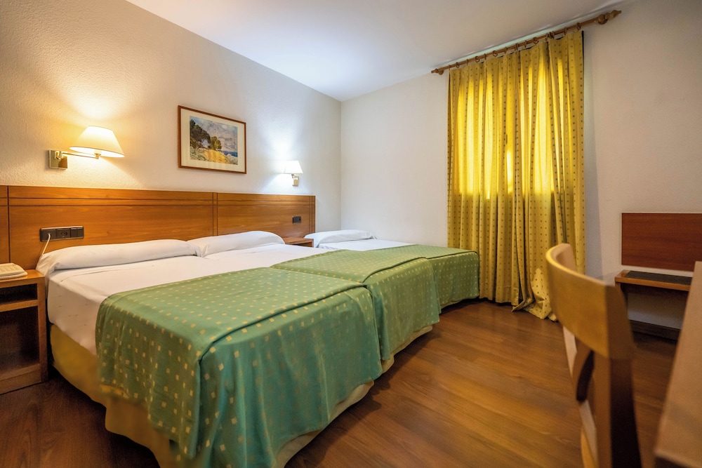 Doble con cama supletoria del hotel Yit Conquista De Toledo