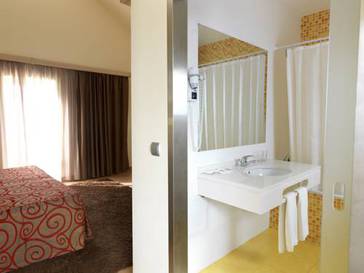 Habitación Doble Estándar - 1 o 2 camas del hotel Cristal Praia Resort and Spa. Foto 1