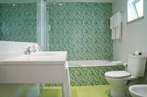 Habitación Doble Estándar - 1 o 2 camas del hotel Cristal Praia Resort and Spa. Foto 6