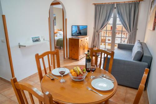 Apartamento con vistas al mar del hotel Oasis San Antonio. Foto 9