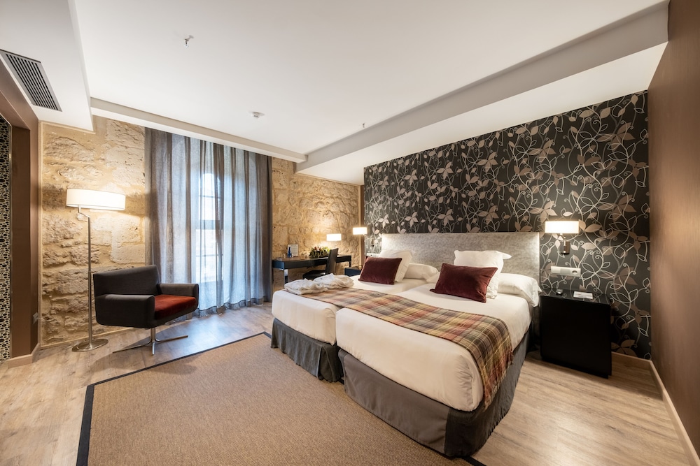 Habitación estándar con 1 cama doble o 2 individuales del hotel Castilla Termal Burgo De Osma. Foto 1