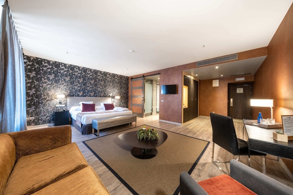 Junior Suite Claustro del hotel Castilla Termal Burgo De Osma. Foto 2