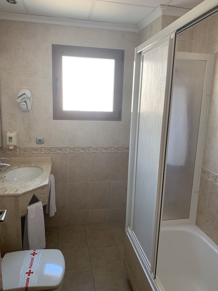 Habitación Triple del hotel Vent De Mar. Foto 4