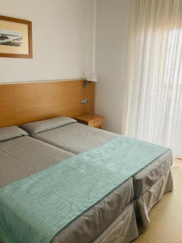 Habitación Doble con vistas al mar del hotel Vent De Mar. Foto 5