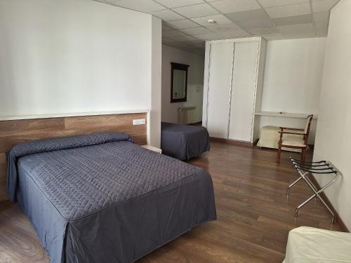 Habitación Doble con Cama supletoria del hotel Xauen. Foto 1