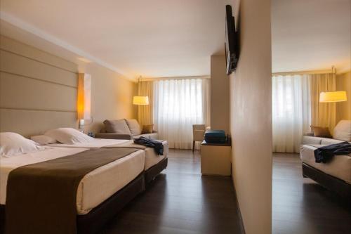 Habitación Triple Estándar del hotel Yomo Mola Park. Foto 3