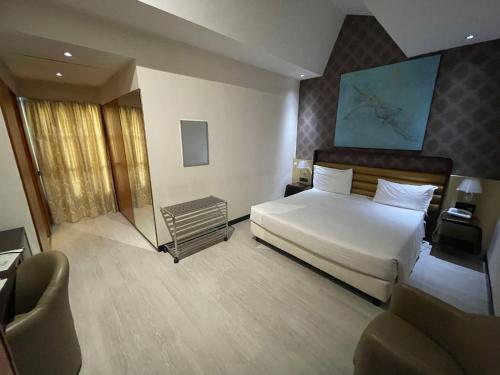Habitación con cama extragrande - No fumadores del hotel Sure by Best Western Turin City Centre. Foto 6