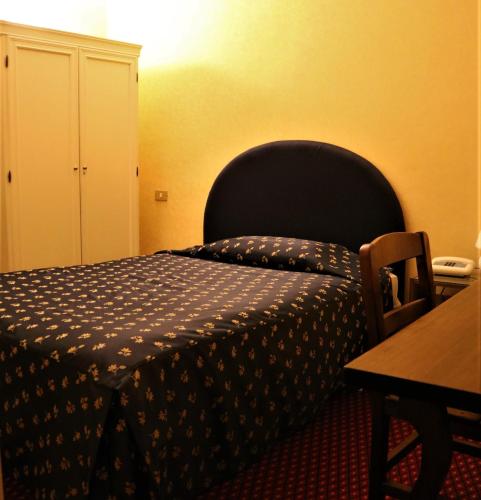 Habitación Individual Básica del hotel FIRENZE E CONTINENTALE. Foto 4