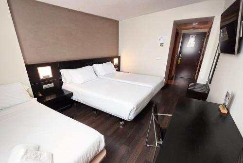 Habitación Doble con cama supletoria - 2 camas del hotel Sercotel Aura Algeciras. Foto 3