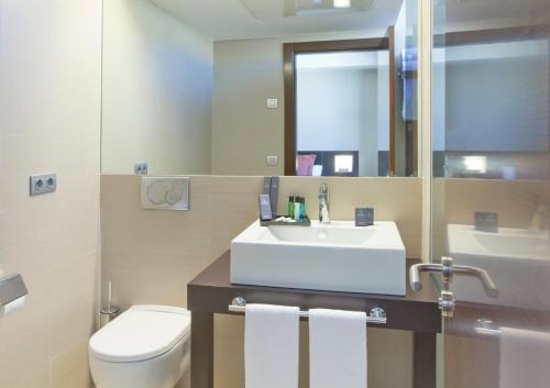 Habitación Doble - 2 camas del hotel Sercotel Aura Algeciras. Foto 3