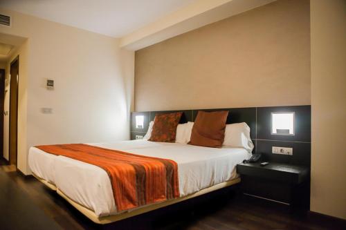 Habitación Doble - 2 camas del hotel Sercotel Aura Algeciras. Foto 7