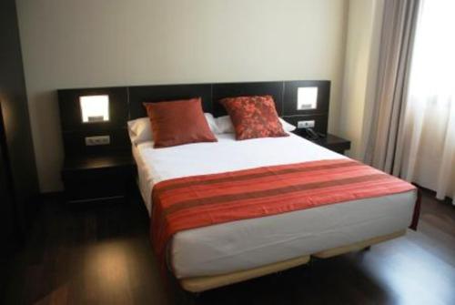 Habitación Doble del hotel Sercotel Aura Algeciras. Foto 5