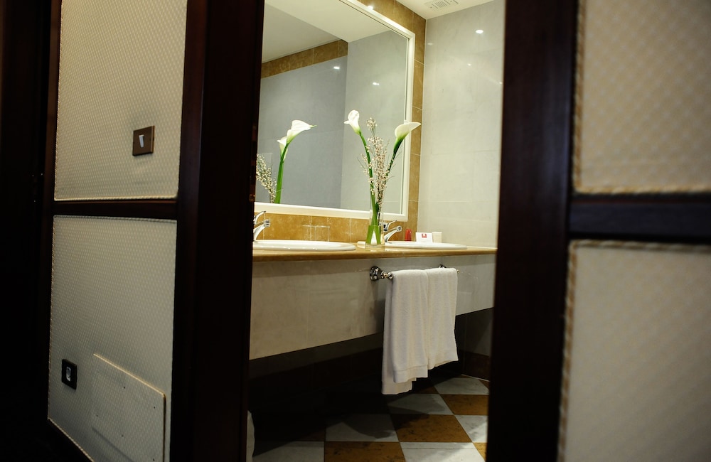 Habitación Confort del hotel Leonardo Hotel Milan City Center. Foto 4