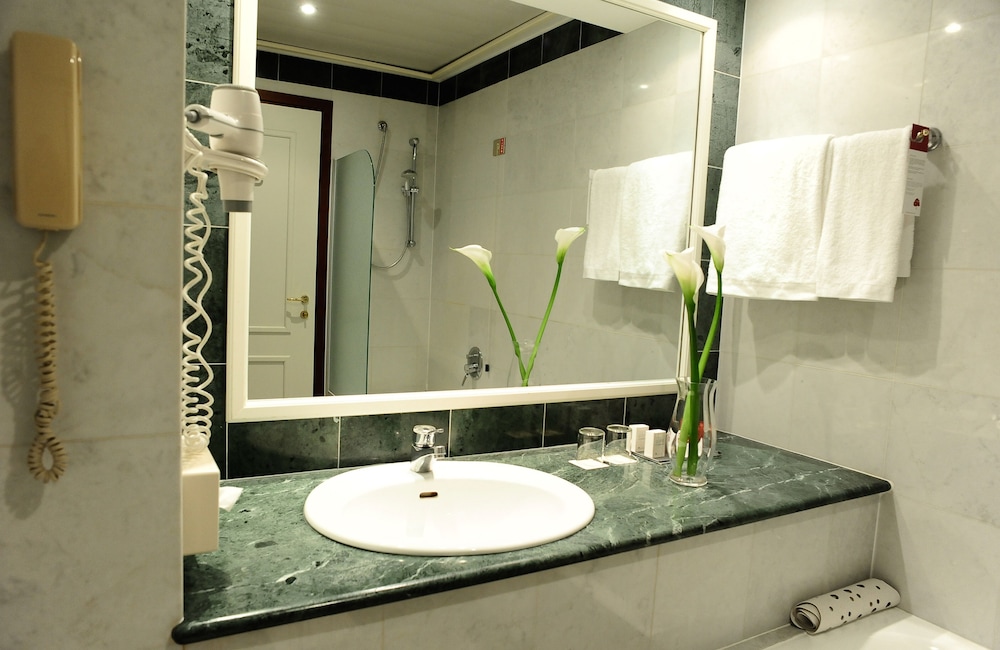 Habitación superior del hotel Leonardo Hotel Milan City Center. Foto 5