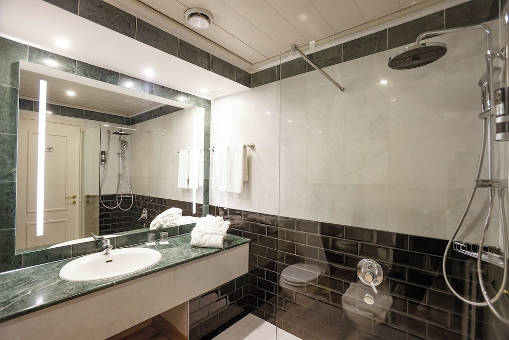 Habitación doble superior (Plus) del hotel Leonardo Hotel Milan City Center. Foto 3