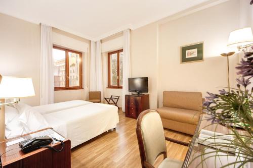 Habitación Triple del hotel Bristol. Foto 18