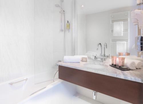 Habitación Doble o Individual Clásica del hotel Montfleuri Paris. Foto 1