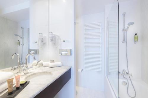 Habitación Doble o Individual Clásica del hotel Montfleuri Paris. Foto 4