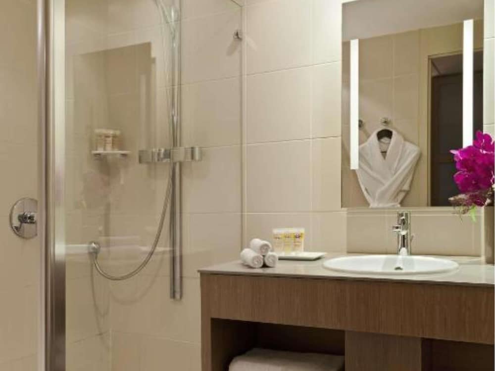 Habitación Superior Familiar del hotel Pullman Bordeaux Lac. Foto 7