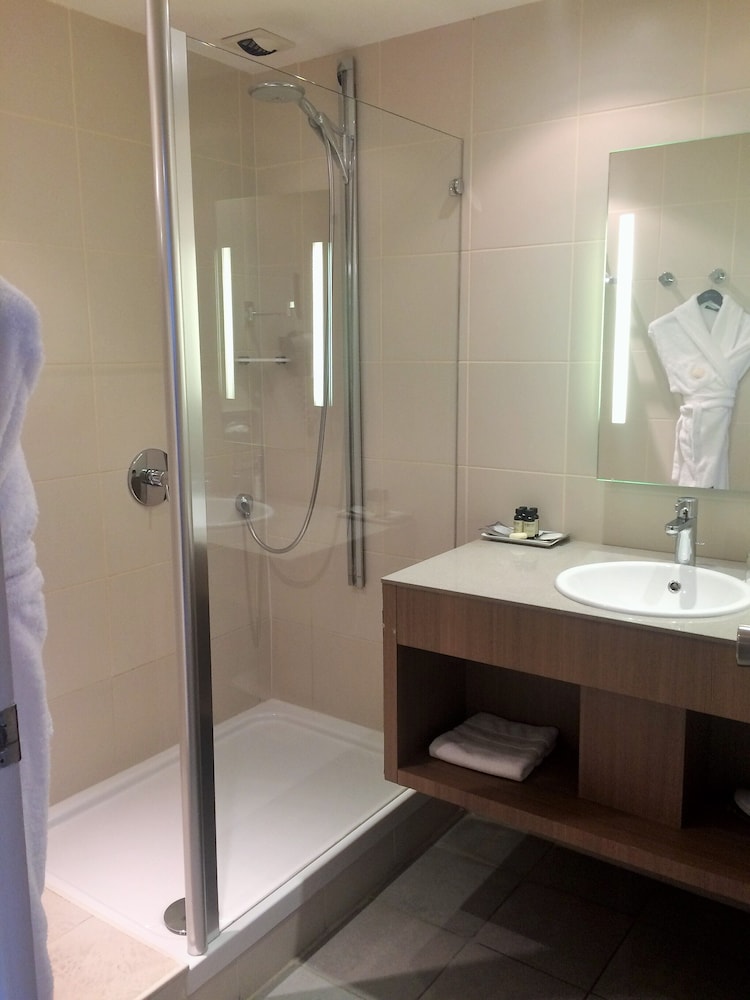 Habitación Superior Familiar del hotel Pullman Bordeaux Lac. Foto 11