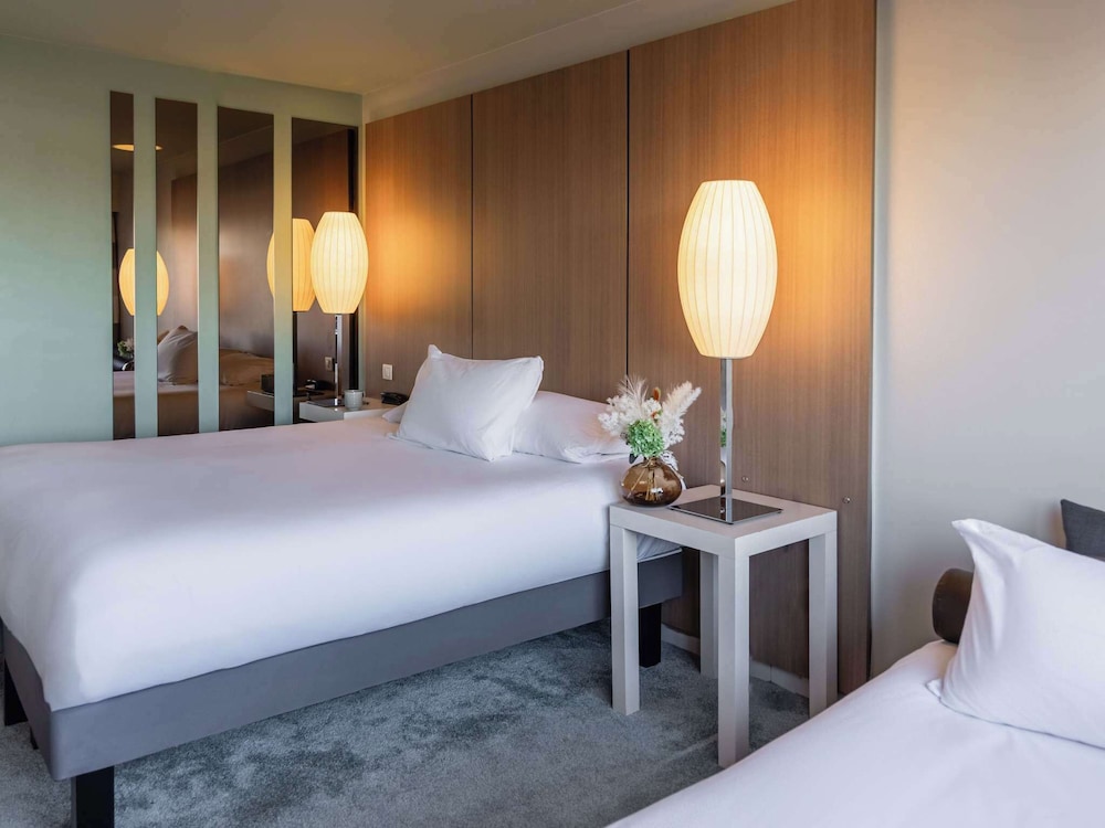 Habitación Deluxe, 1 cama doble, vista al lago del hotel Pullman Bordeaux Lac. Foto 1