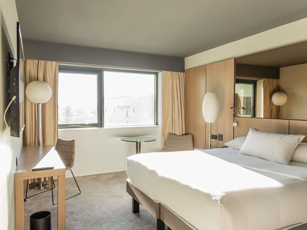 Habitación Superior con cama king size del hotel Pullman Bordeaux Lac. Foto 9