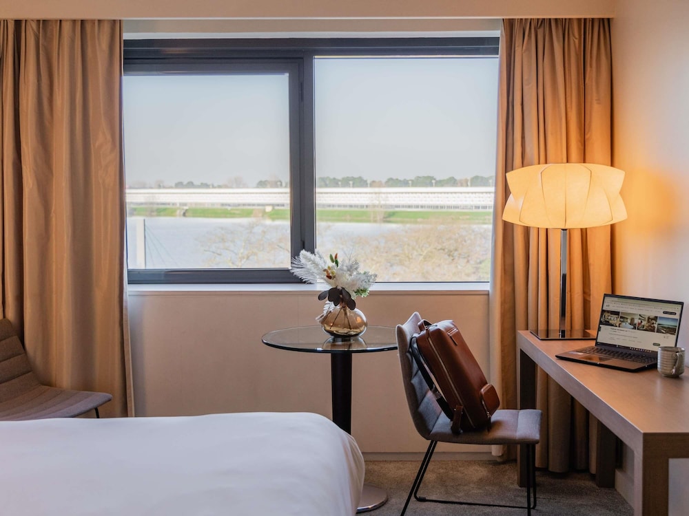 Habitación Deluxe, 1 cama doble, vista al lago del hotel Pullman Bordeaux Lac. Foto 10