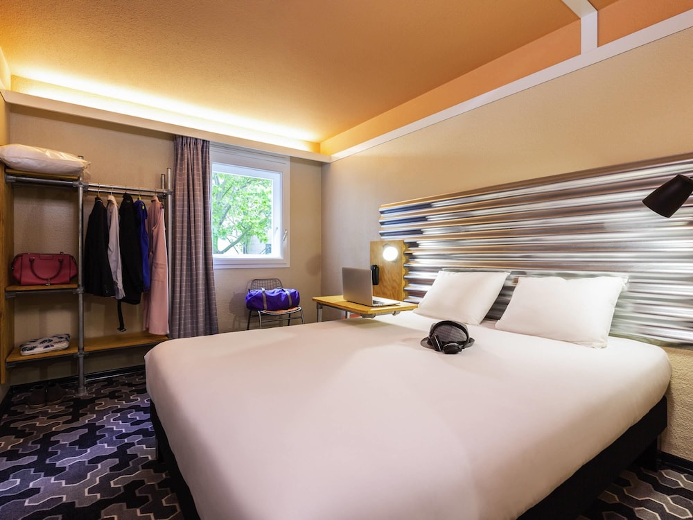Habitación Standard con una cama doble del hotel Ibis Styles Bobigny Centre Préfecture