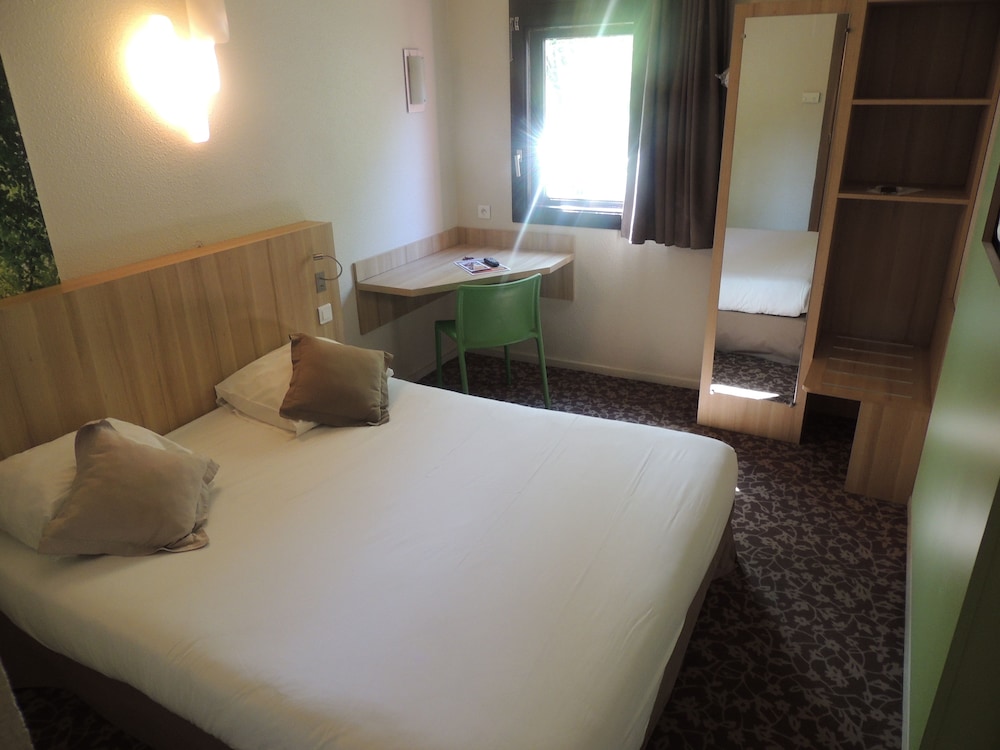 Habitación Standard con una cama doble del hotel Ibis Styles Bobigny Centre Préfecture. Foto 1