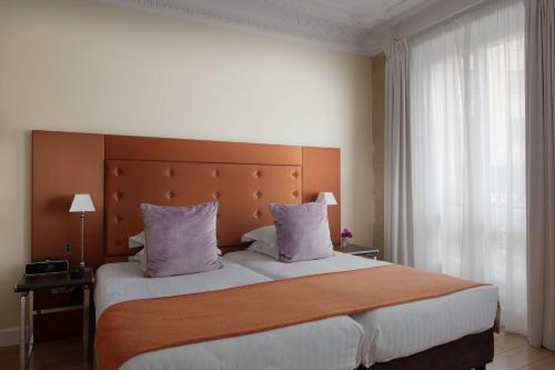 Habitación Doble adaptada para personas con discapacidad - 2 camas del hotel LE 123 ELYSEES. Foto 2