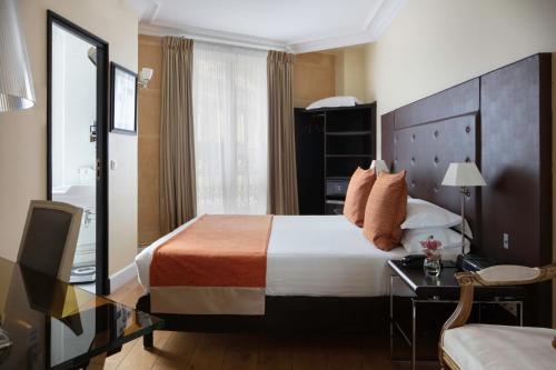 Habitación Doble del hotel LE 123 ELYSEES. Foto 3