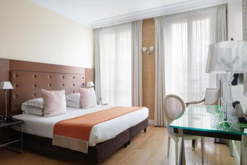 Habitación Doble Superior del hotel LE 123 ELYSEES