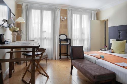 Habitación Familiar de 2 dormitorios del hotel LE 123 ELYSEES. Foto 1