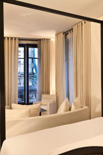 Suite Eiffel View con vistas a la Torre Eiffel - 1 cama extragrande del hotel Le Metropolitan a Tribute Portfolio. Foto 4